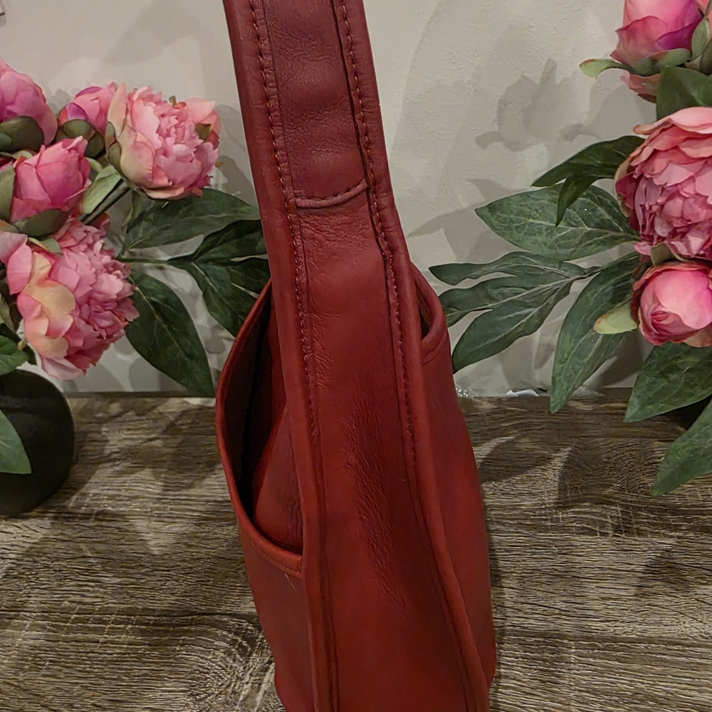 Coach 9033 ERGO Pocket ZIP  RED  EUC VINTAGE PRICE IS FIRM - Picture 15 of 16